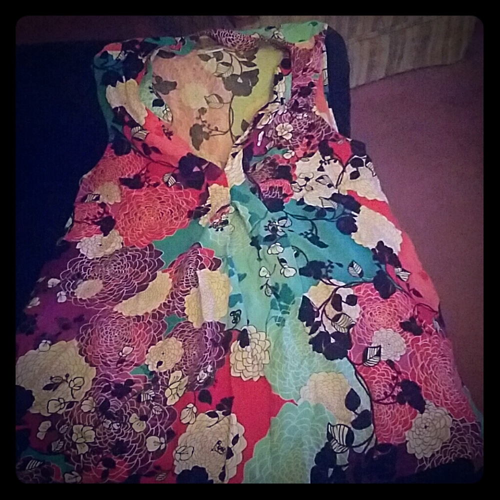 A flowery vest with thick sleeves with a v neck